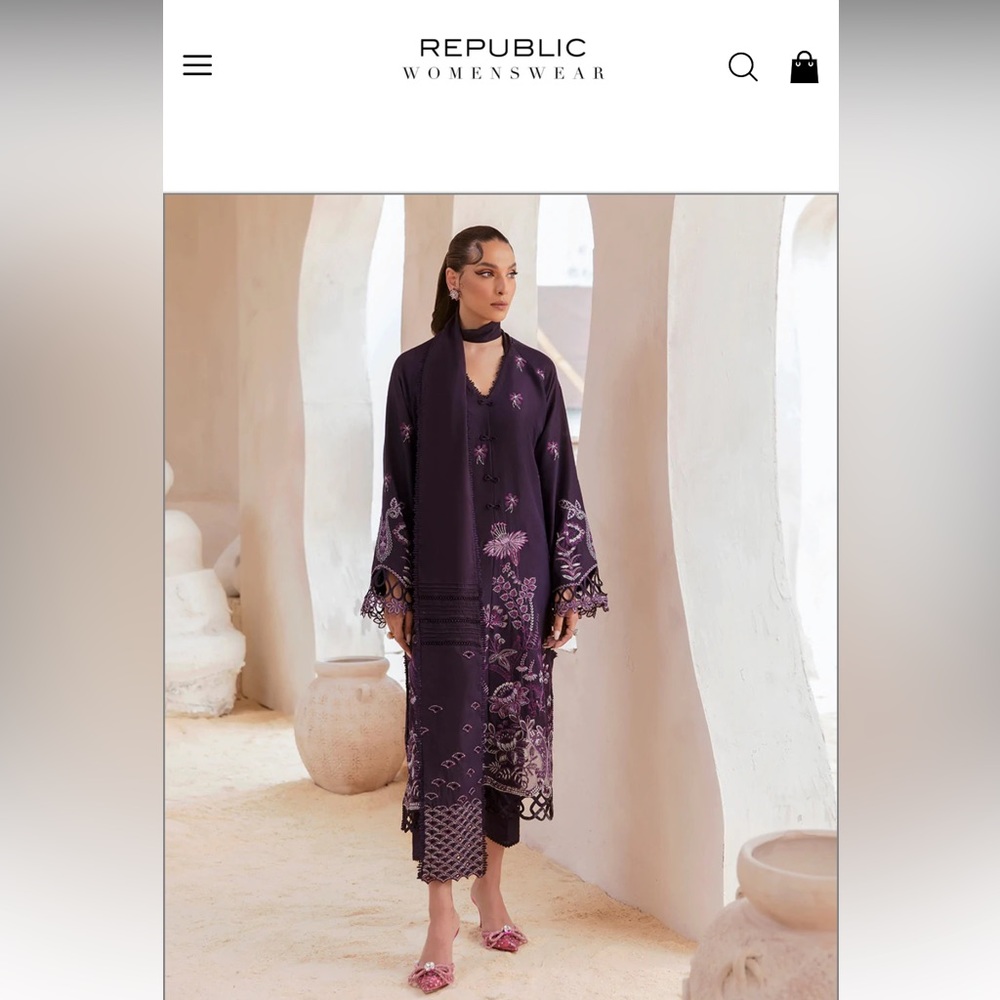 Republic Womenswear - Size Small